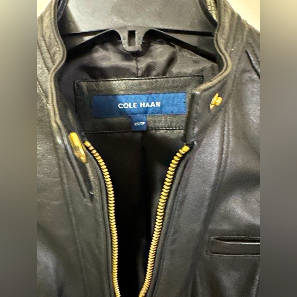 Brand new  Cole han Women's Lambskin Leather Jacket size XS black color - Picture 3 of 4